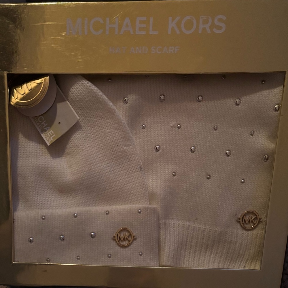 Michael Kors Cream Hat and Scarf Set with Stud Details (NWT)
